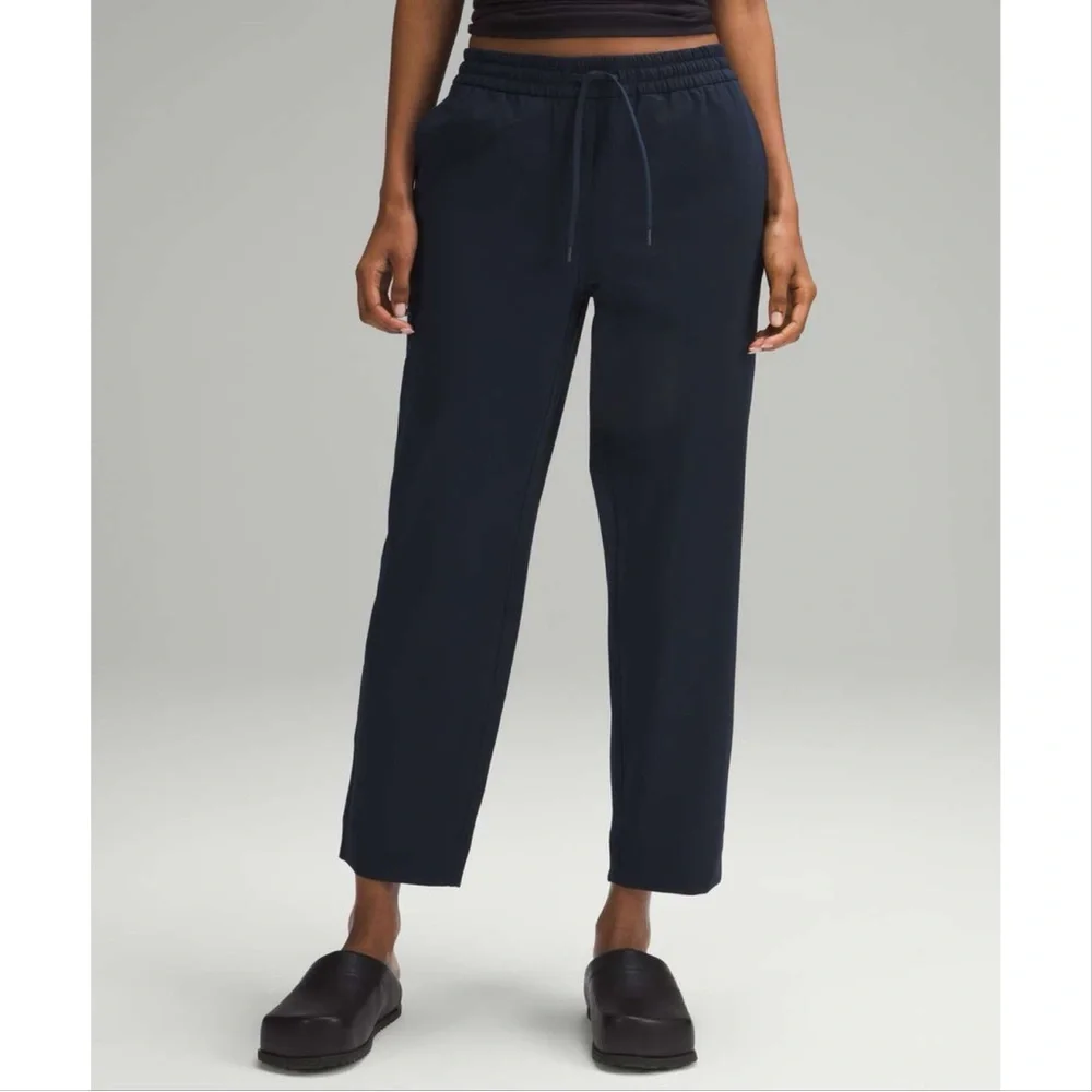 Lululemon Tapered-Leg Mid-Rise Pant 7/8 Length in True Navy